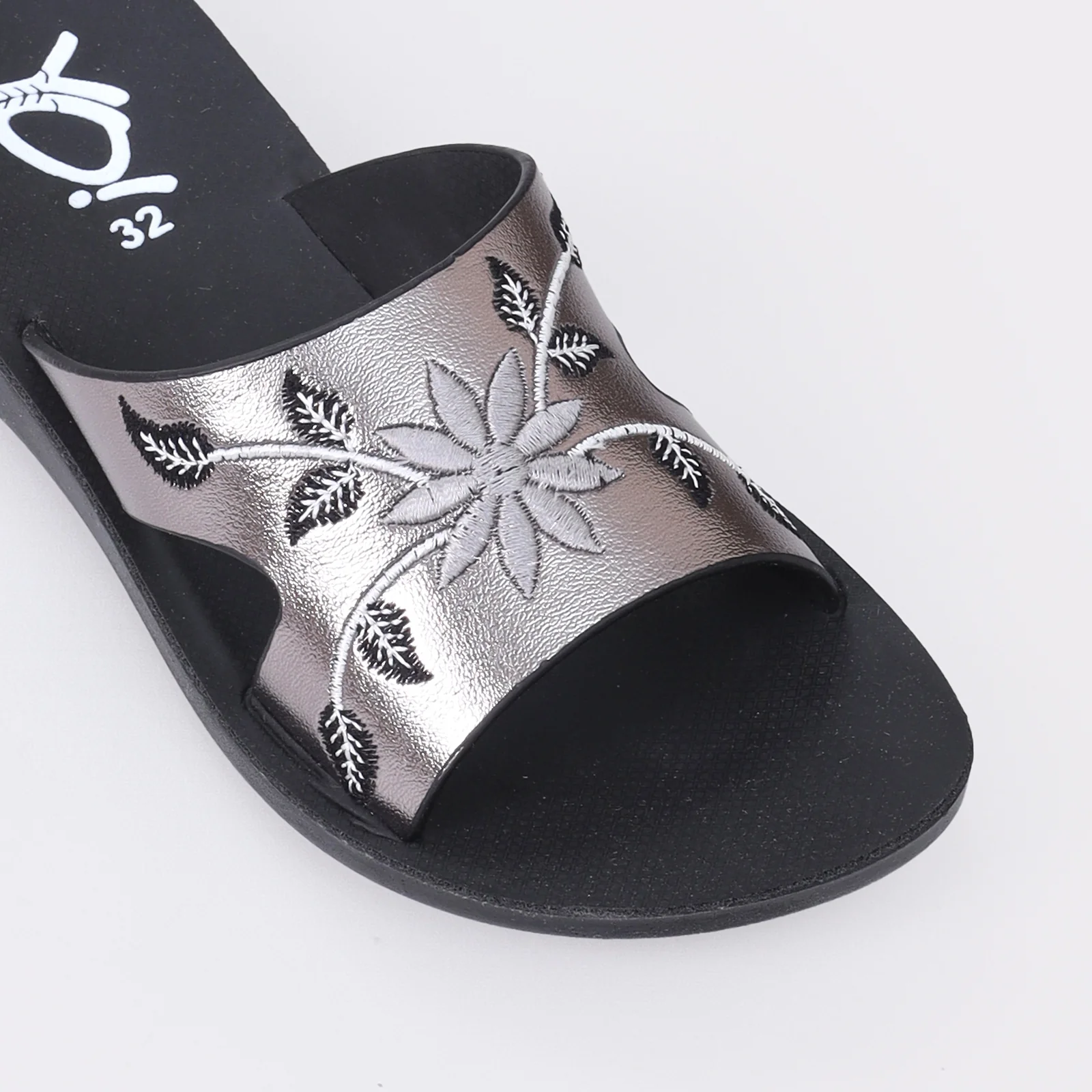 Girls Glossy Chappal - Image 6